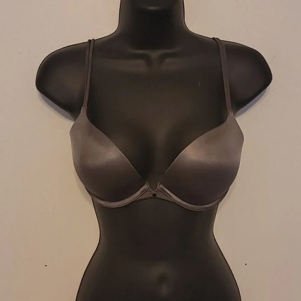 Bundle of Victoria's Secret bras‎